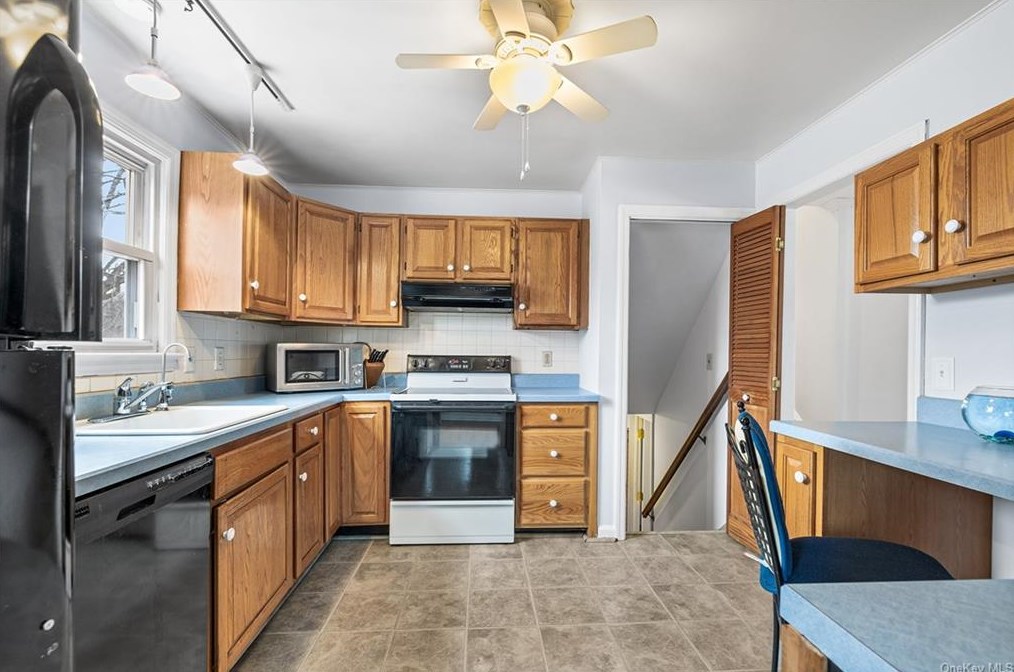 123 Titusville Rd, Poughkeepsie NY  12603-3238 exterior