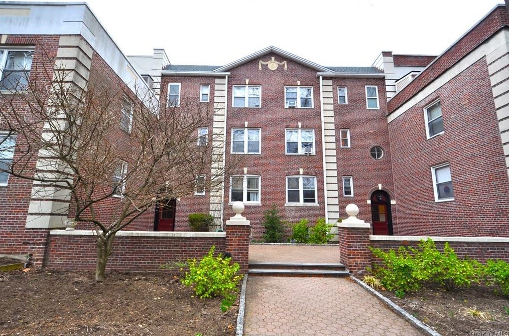 766 Palmer Rd, Yonkers, NY 10708-3313
