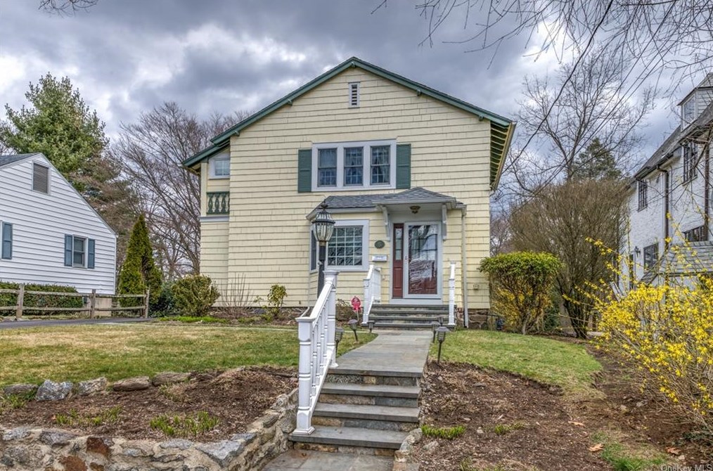 6 Vine Rd, Larchmont, NY 10538