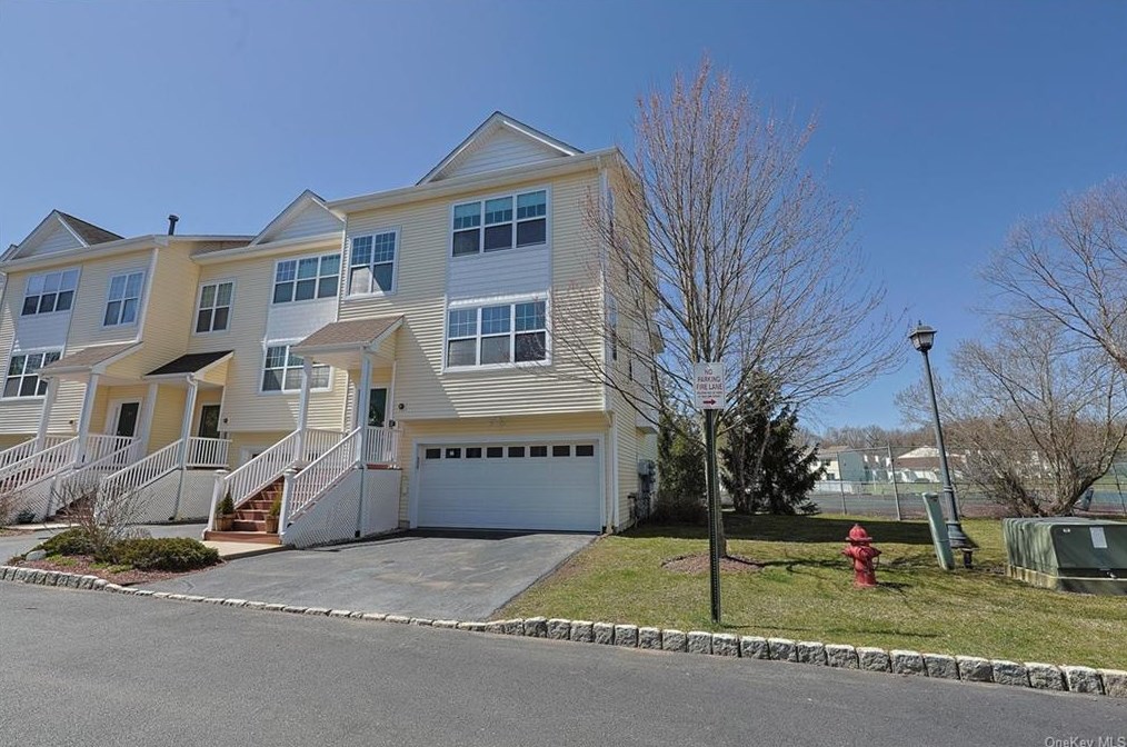 104 Wood Lake Dr #5, Middletown, NY 10940