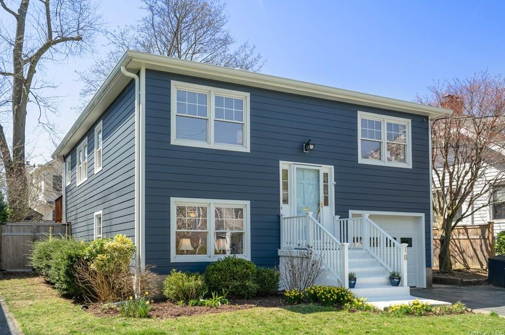 18 Adelaide St, Rye, NY 10580-3702