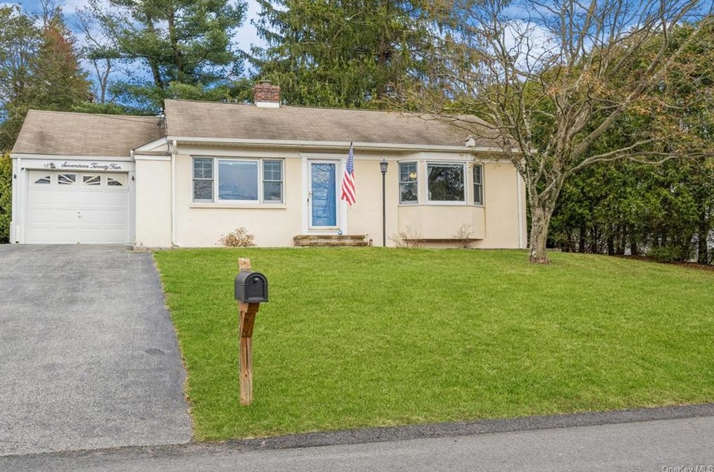 1724 Summit St, Yorktown Hgts, NY 10598