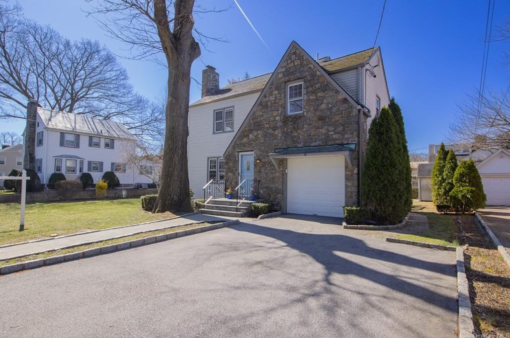 14 The Crossway, Yonkers, NY 10701-5308
