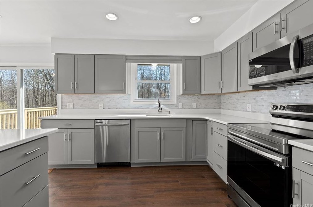 669 Gardnertown Rd, Newburgh NY  12550-1554 exterior