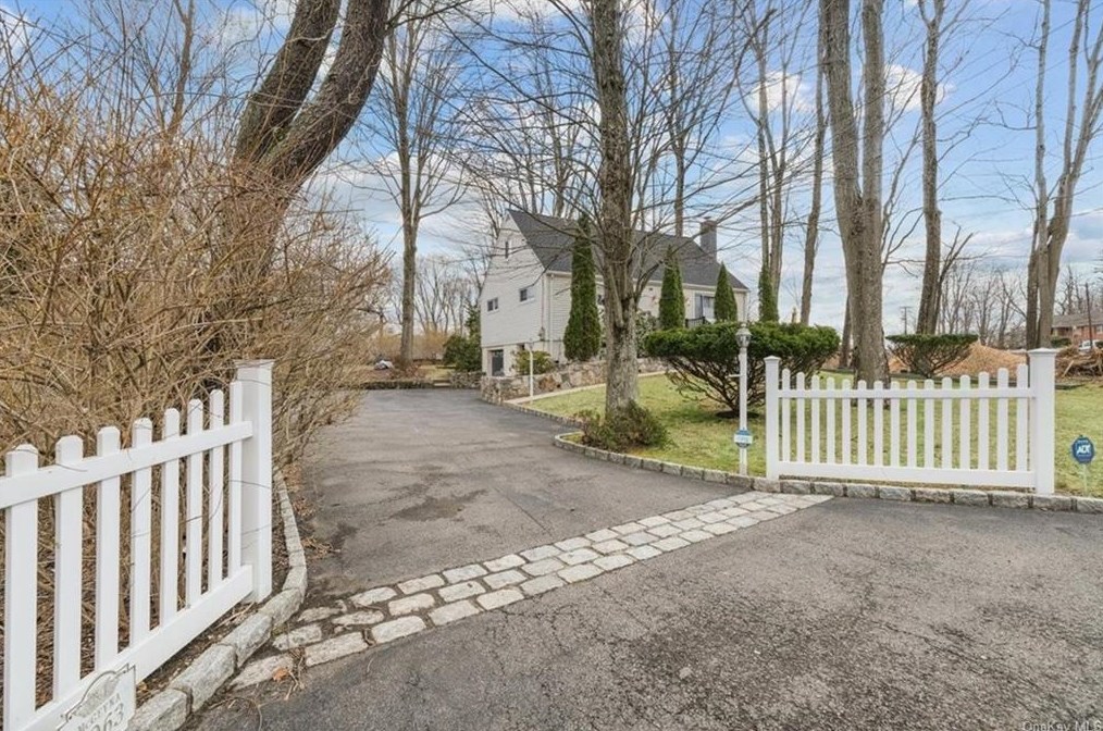 2063 Hamblyn St, Yorktown Hgts, NY 10598