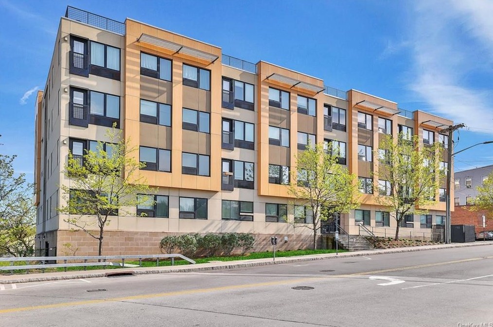 68 Lake St #204, White Plains, NY 10603