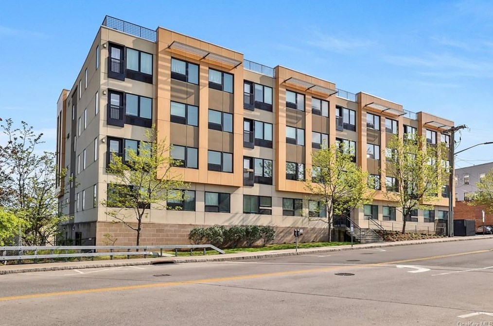 68 Lake St #207, White Plains, NY 10603