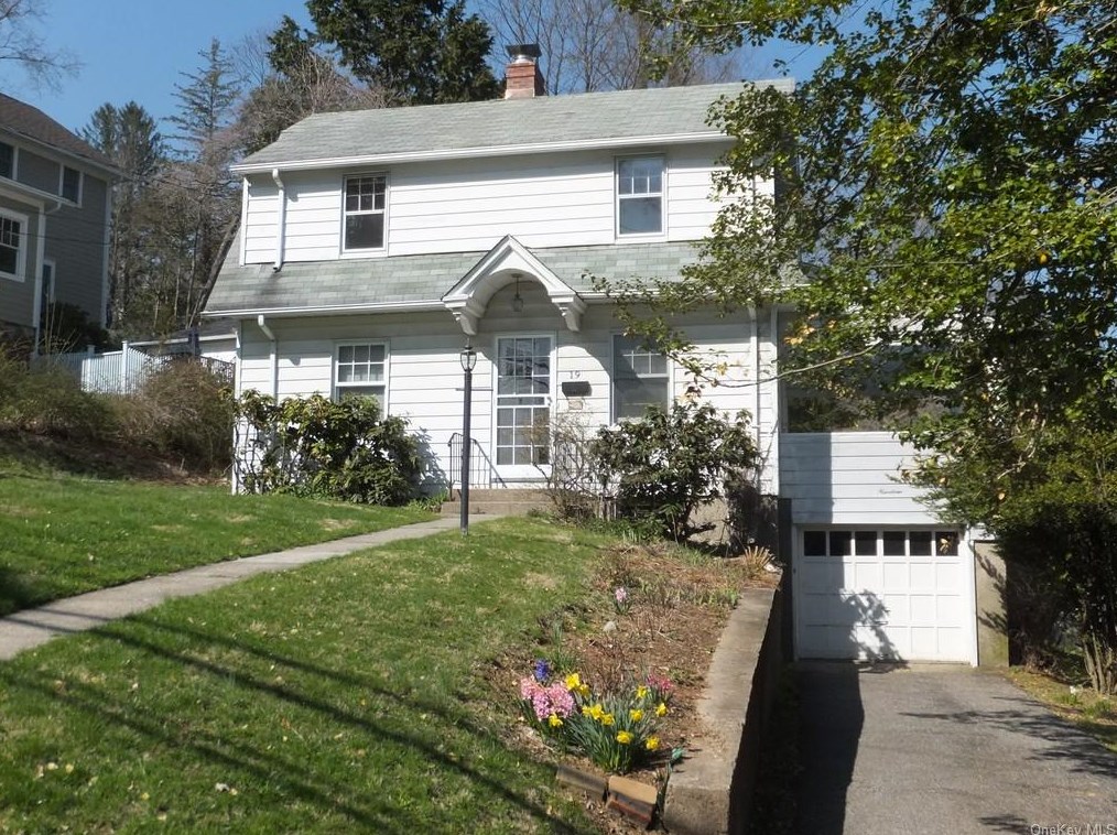 19 Grandview Ave, Pleasantville, NY 10570