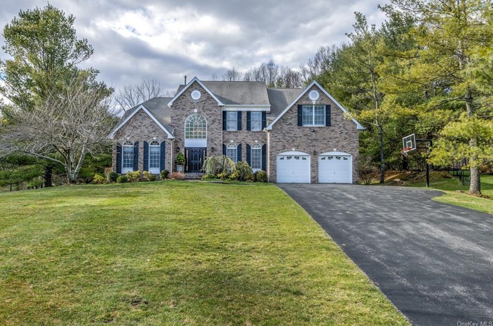 1 Brentwood Ct, Mount Kisco, NY 10549-4754