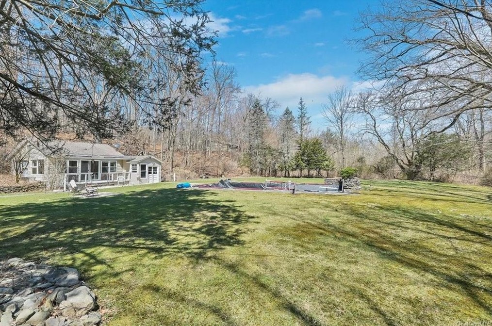 957 State Route 32, Highland Mills NY  10930-2309 exterior