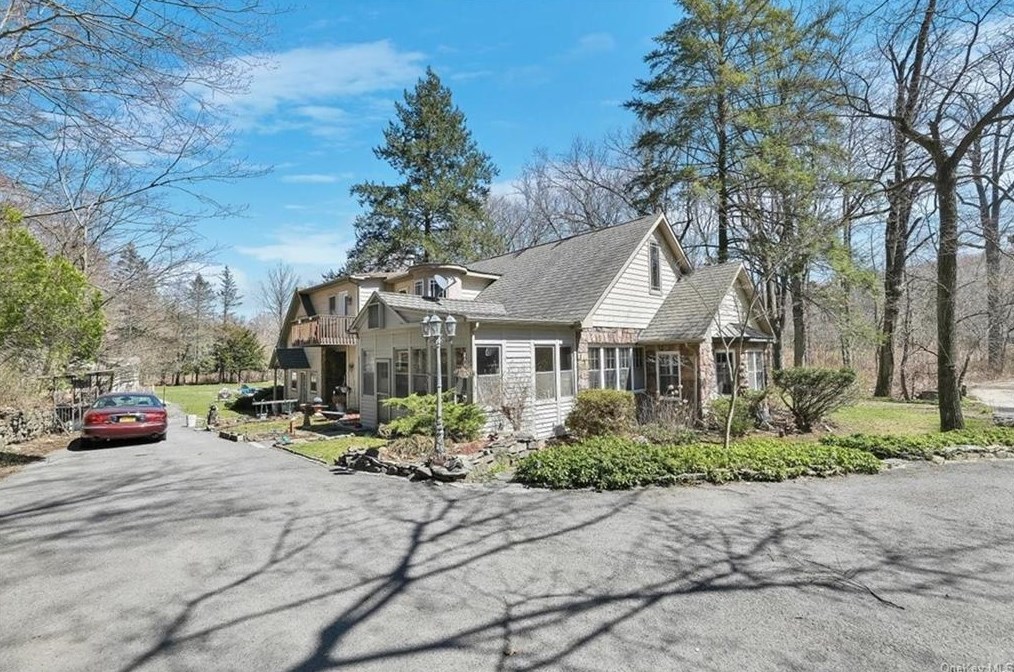 957 State Route 32, Highland Mills NY  10930-2309 exterior