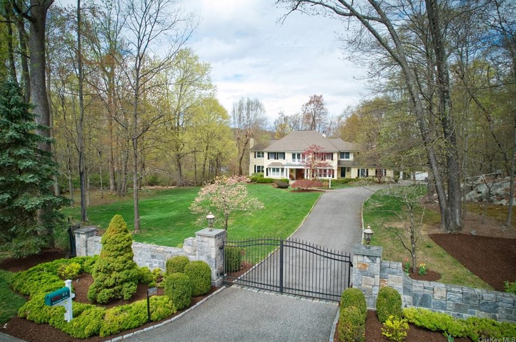 21 Brundige Dr, Goldens Bridge, NY 10526-1413