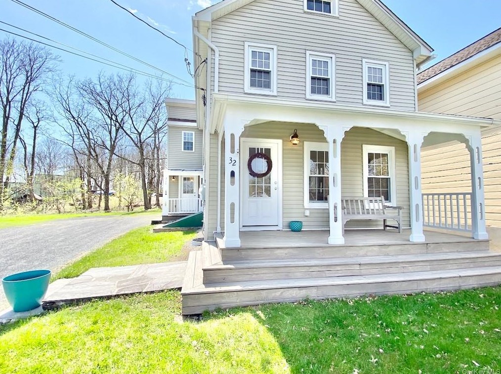 32 Oak St, Rhinebeck, NY 12572