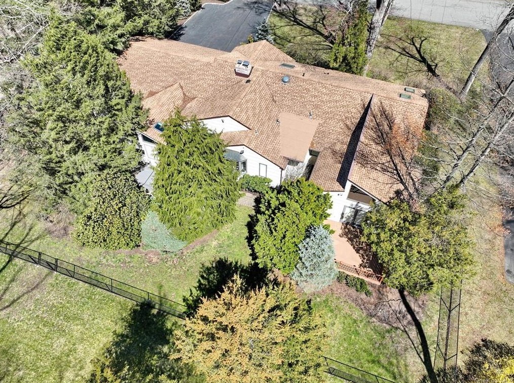 12 Kevin Dr, Airmont, NY 10901