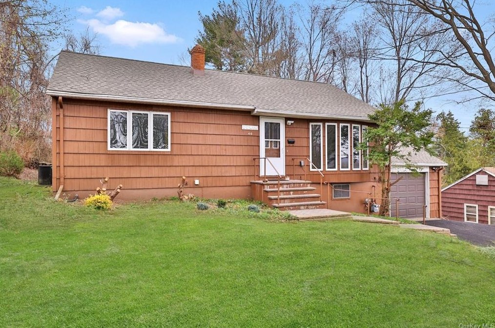 40 Christine Ln, Tappan, NY 10983-1205