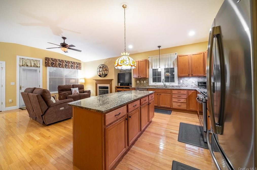 31 Four Corners Blvd, East Fishkill NY  12533-4309 exterior