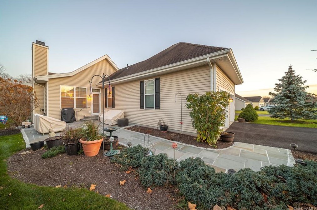 31 Four Corners Blvd, East Fishkill NY  12533-4309 exterior