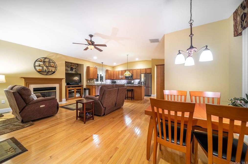 31 Four Corners Blvd, East Fishkill NY  12533-4309 exterior