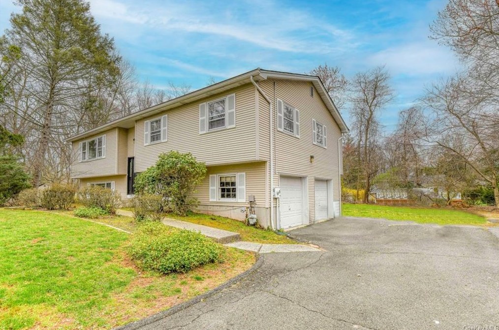 7 Muir Ln, New City, NY 10956