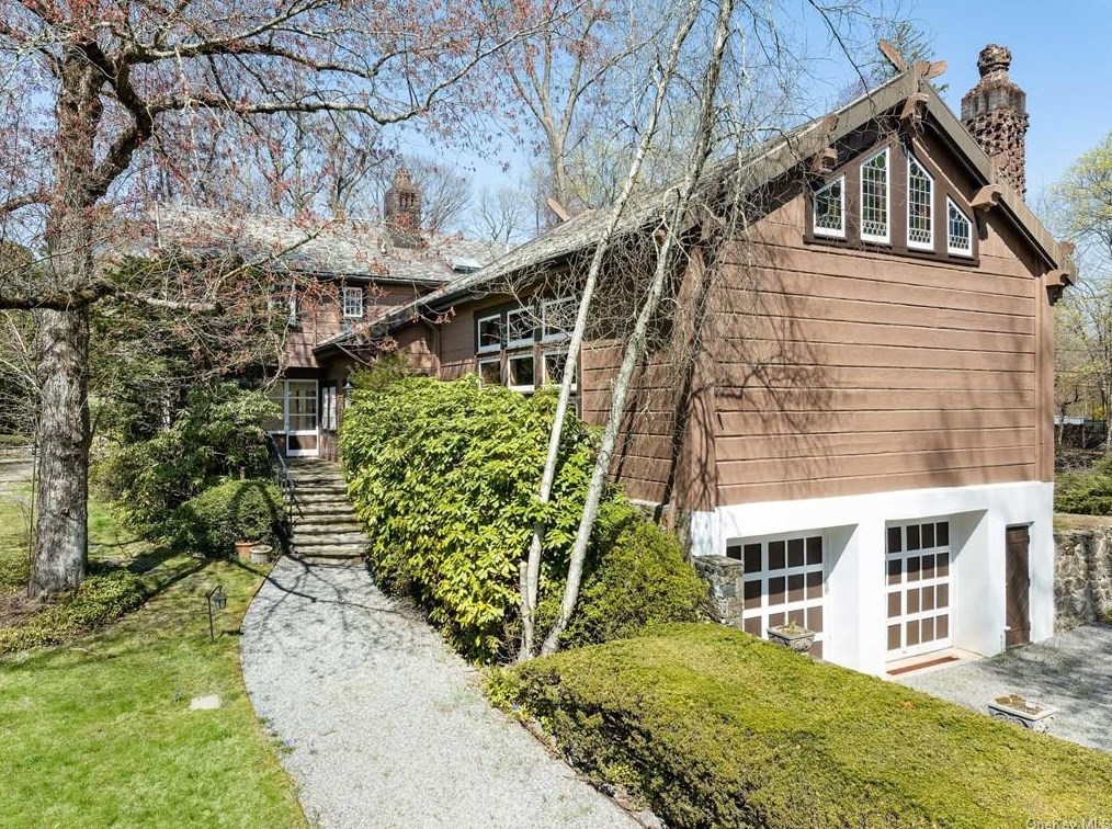 470 North St, Harrison, NY 10528-1120