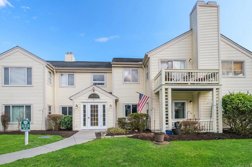 38 Bayberry Dr, Peekskill, NY 10566