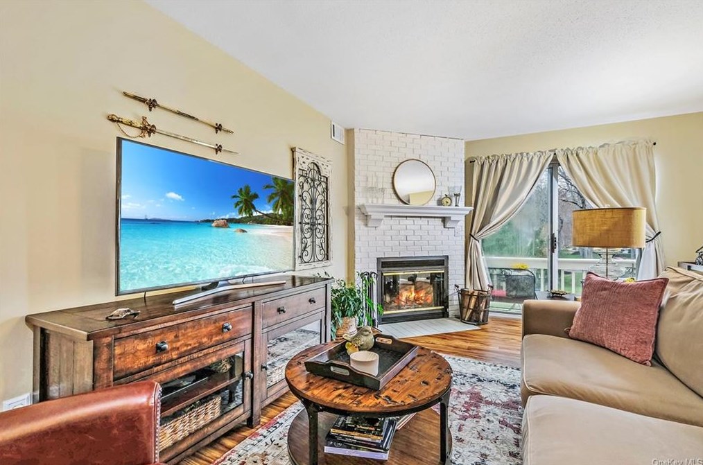 38 Bayberry Dr, Peekskill NY  10566-4859 exterior