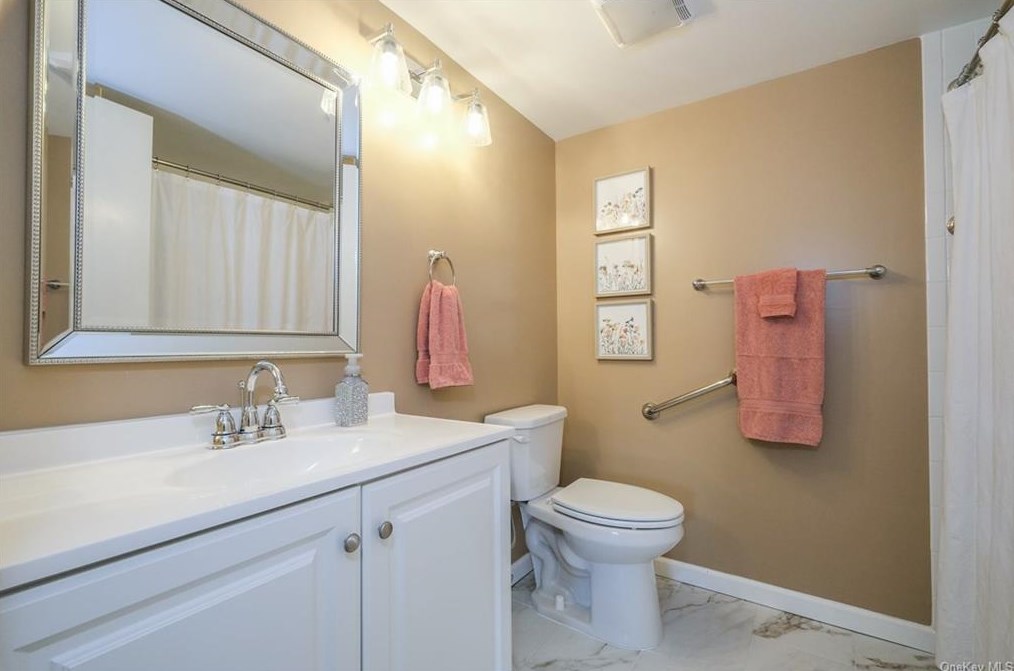 38 Bayberry Dr, Peekskill NY  10566-4859 exterior