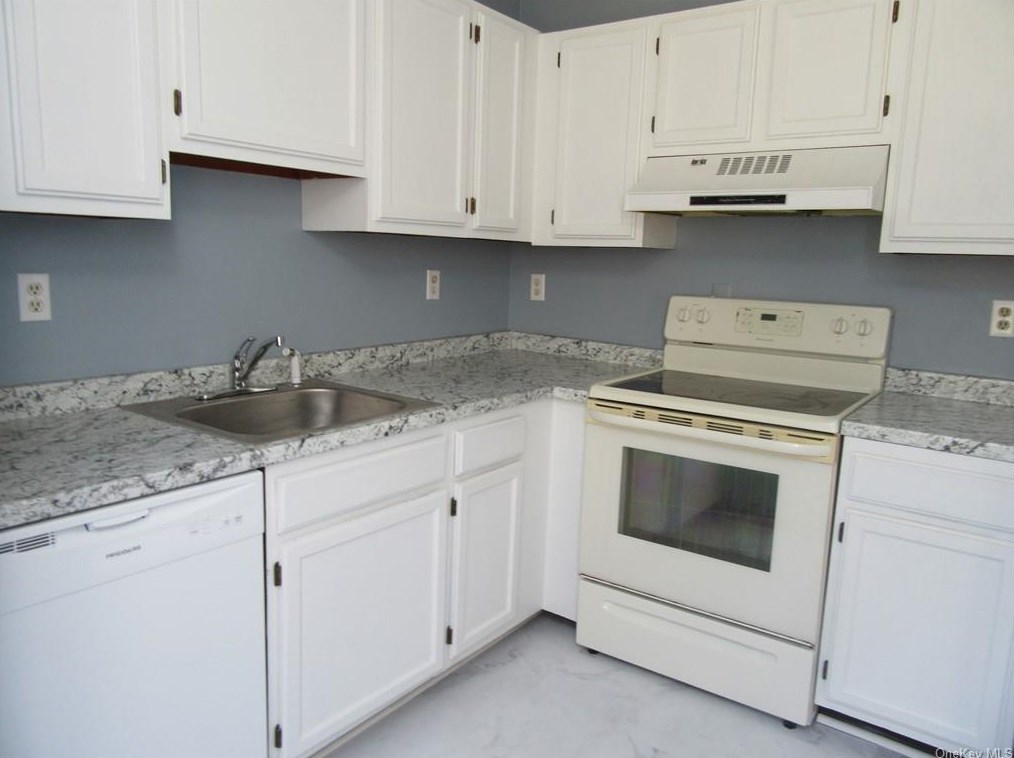 14 Revere Cir, Washingtonville, NY 10992