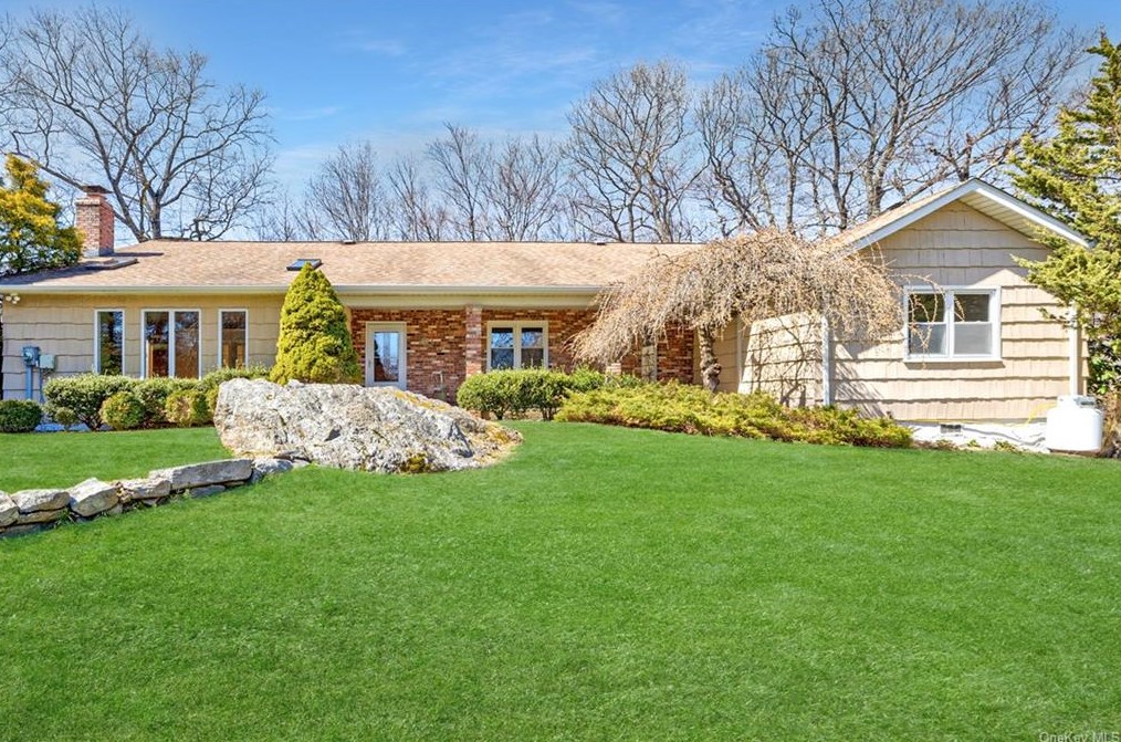 54 Suzanne Ln, Pleasantville, NY 10570