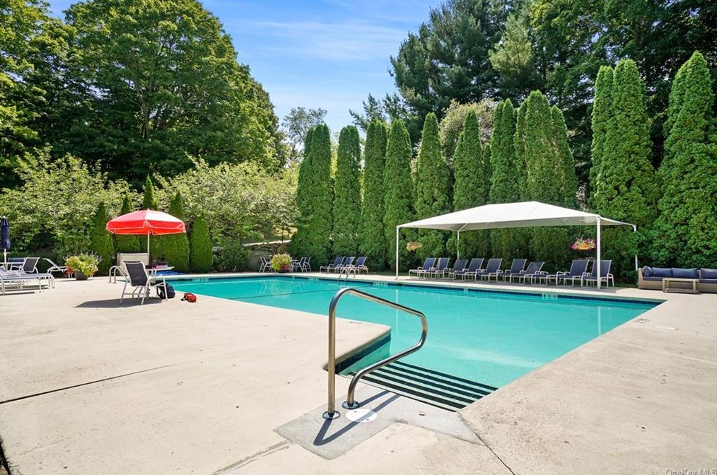 5 Random Farms Cir, Chappaqua, NY 10514