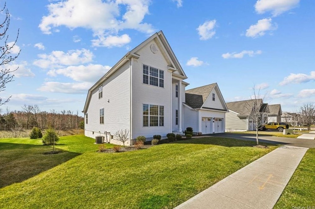 40 Fenton Way, East Fishkill NY  12533-7376 exterior