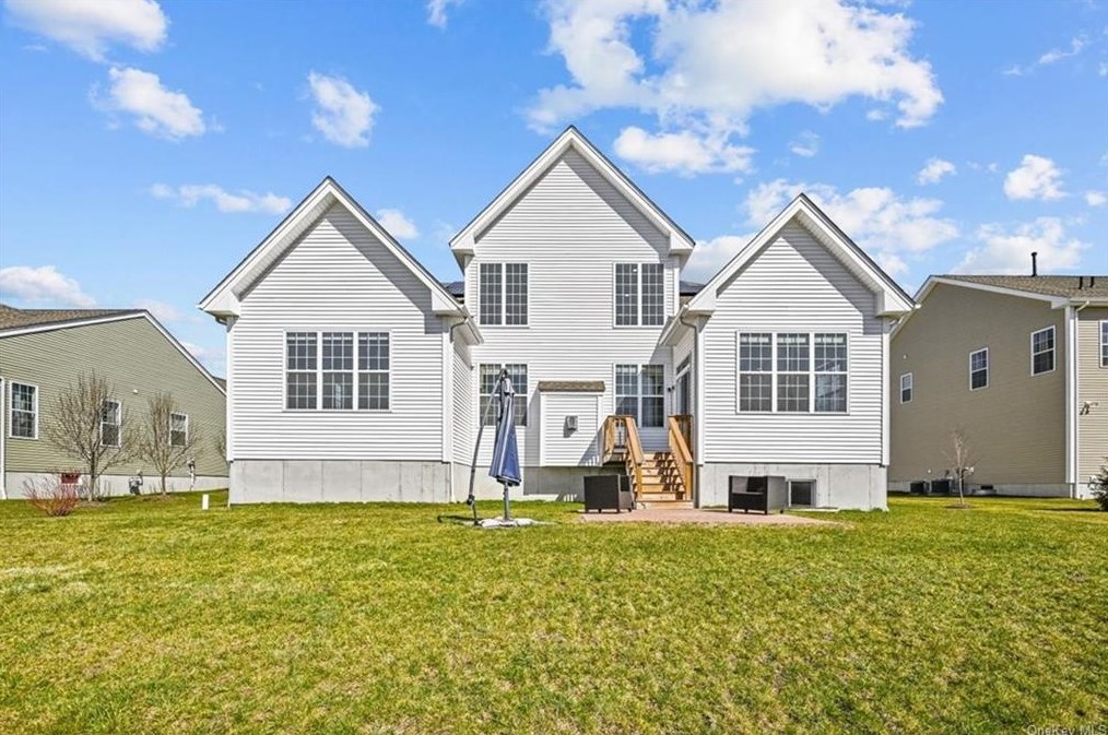 40 Fenton Way, East Fishkill NY  12533-7376 exterior