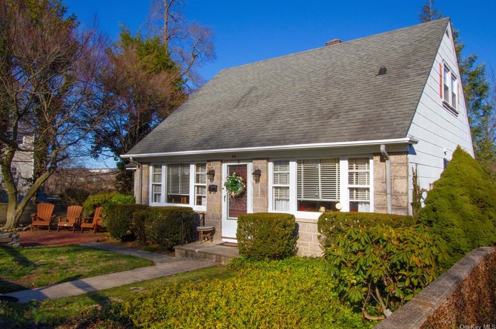 44 Virginia Pl, Yonkers, NY 10703-1426