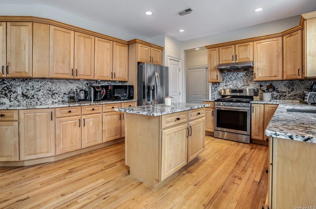 68 Sandy Pines Blvd, East Fishkill NY  12533-8212 exterior