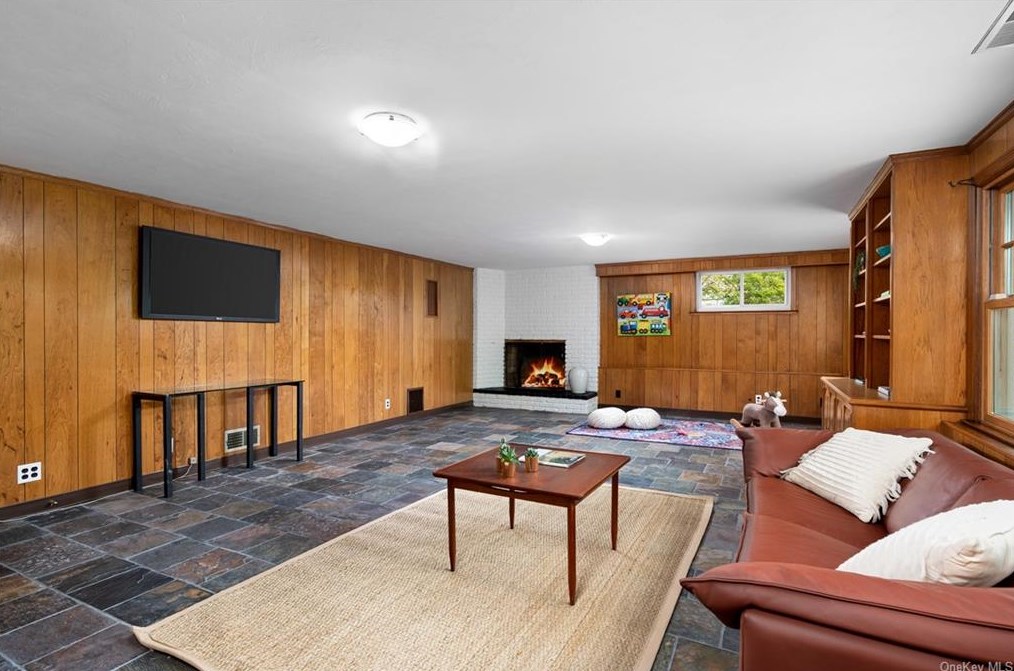 6 Pheasant Run, Larchmont NY  10538-3423 exterior