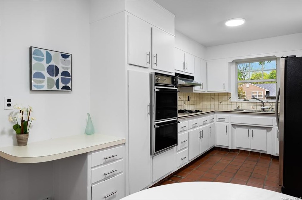 6 Pheasant Run, Larchmont NY  10538-3423 exterior