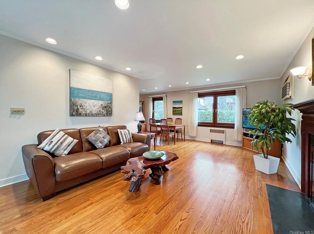 136 Frank Ave, Mamaroneck, NY 10543