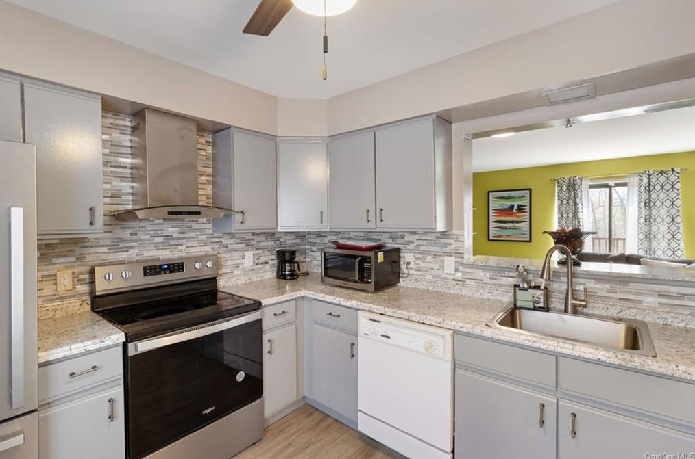 7909 Chelsea Cv, East Fishkill NY  12533-7130 exterior