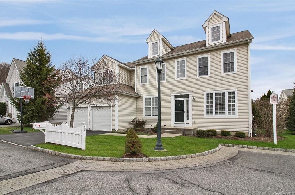 23 Camelot Ct, White Plains, NY 10603