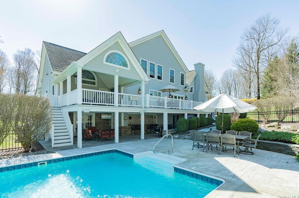 46 Springview Ln, East Fishkill, NY 12533-6569