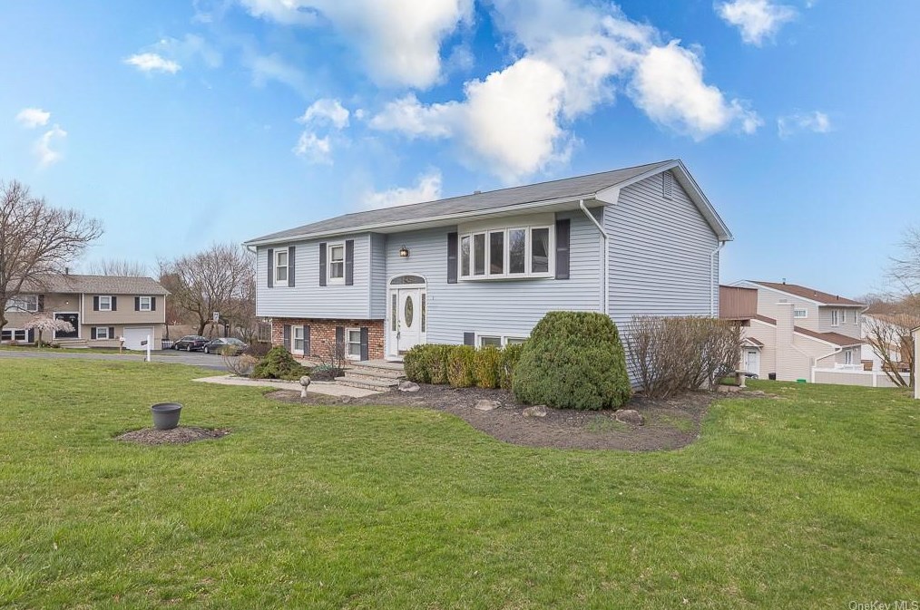 1 Valley Dr, Thiells, NY 10984