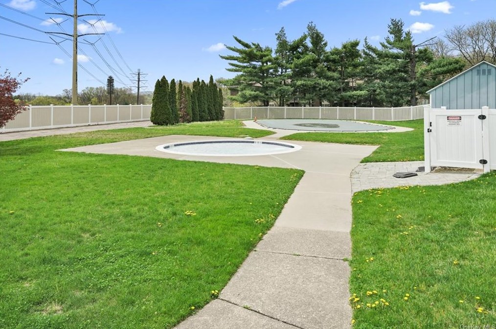 291 Country Club Ln, Mount Ivy NY  10970-2524 exterior