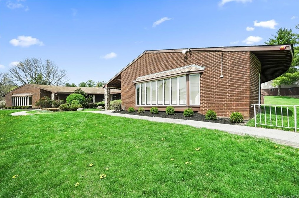 291 Country Club Ln, Mount Ivy NY  10970-2524 exterior