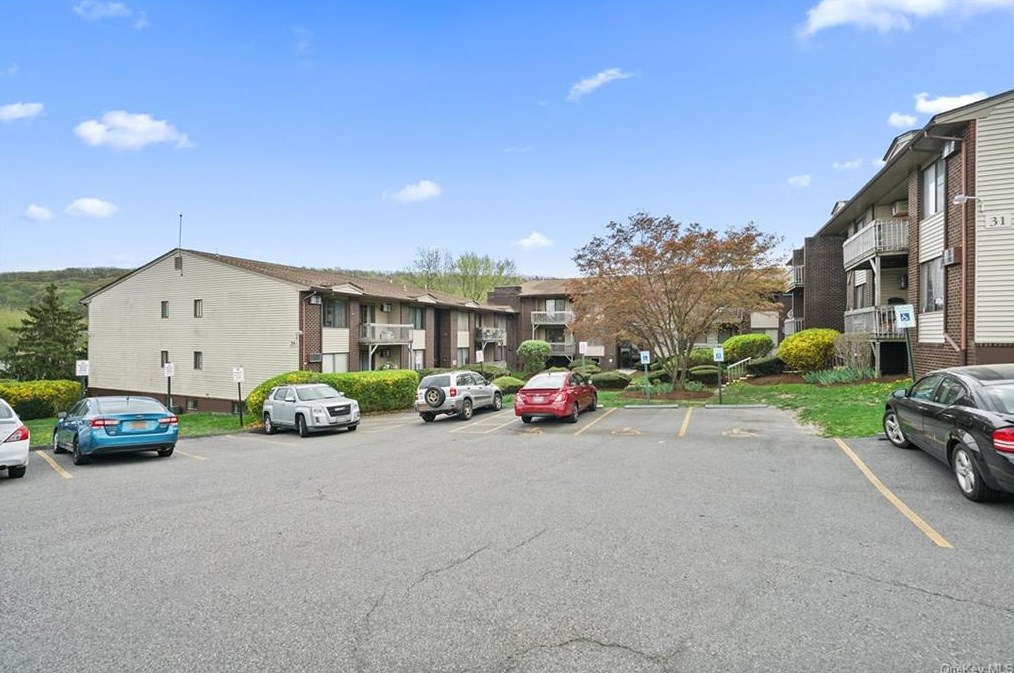 291 Country Club Ln, Mount Ivy NY  10970-2524 exterior