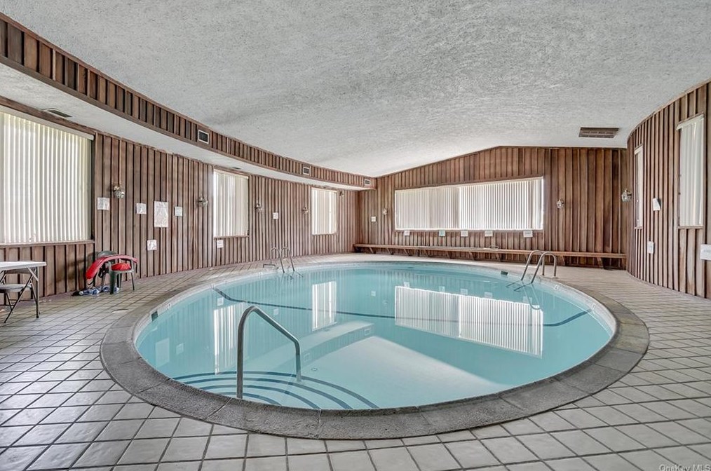 291 Country Club Ln, Mount Ivy NY  10970-2524 exterior