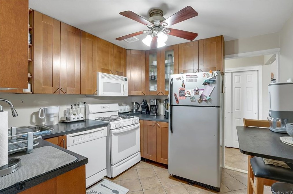 291 Country Club Ln, Mount Ivy NY  10970-2524 exterior
