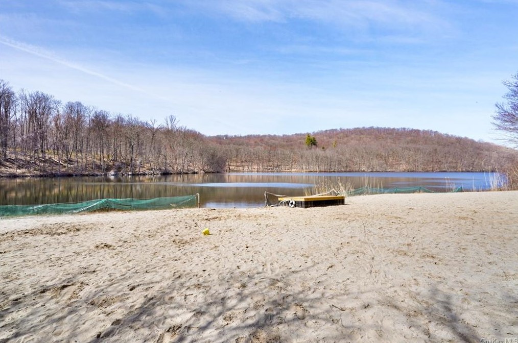 32 Lacrosse Rd, Kent Lakes, NY 10512-3631