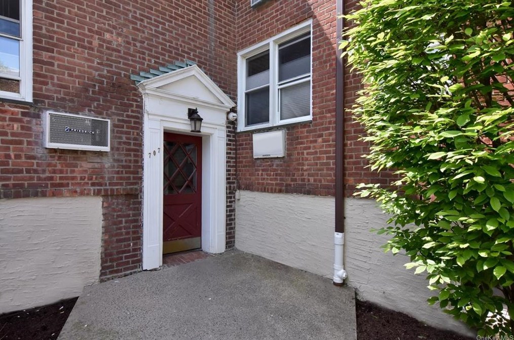 707 Palmer Ct #2e, Mamaroneck, NY 10543