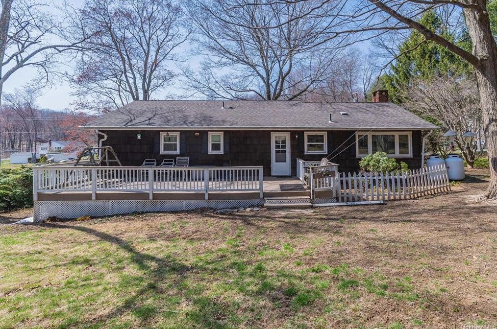 128 Chestnut Ridge Rd, Mahopac, NY 10541