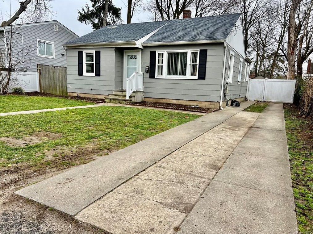58 Main Ave, Wheatley Heights, NY 11798